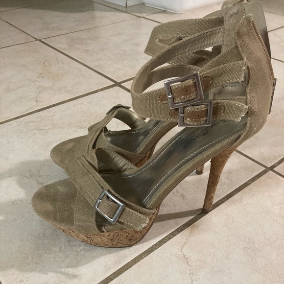 Shoes - Cute Greenish Heels